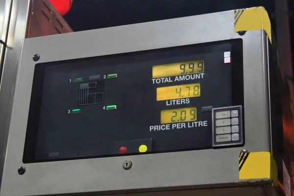 Gas Pump Screen Refuelling Showing Total Quantity Liters Price Liter — Stock Photo, Image