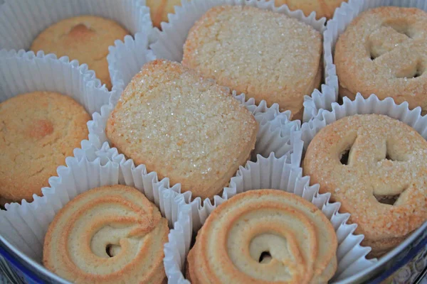 Gesorteerde Deense Koekjes Close Box Horizontaal Zicht Van Bovenaf — Stockfoto