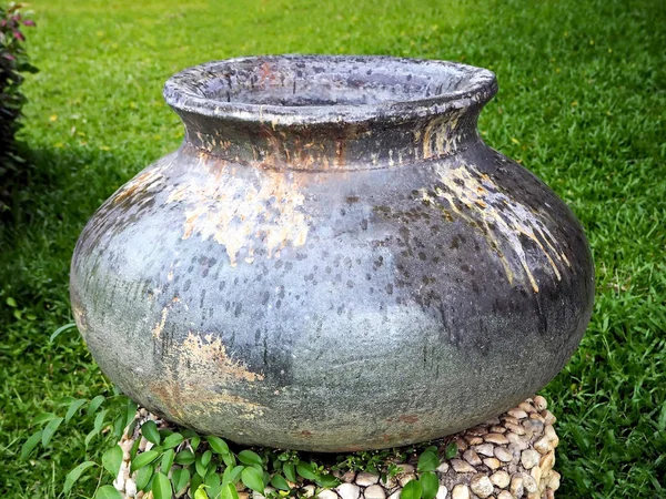 Antik Pot Elszigetelt Városligetben — Stock Fotó