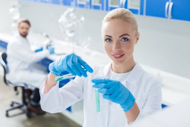 Sana bakmak çok mutlu pozitif kadın