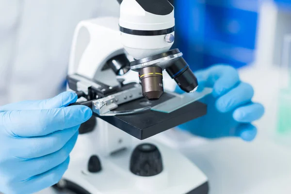Modern Device Selective Focus Detail Modern Microscope Standing Lab While — Stock Photo, Image