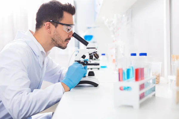 Tough Work Ambitious Focused Male Laboratorian Looking Microscope While Posing — Stock Photo, Image