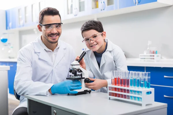 Professional Scientist Positive Nice Handsome Man Sitting Together Child Wearing — Stock Photo, Image