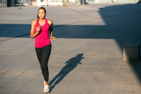 Beautiful Young Woman Leading Healthy Lifestyle Running Street Alone — Stock Photo, Image