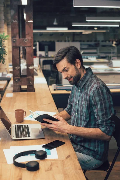 Smiling Young Man Sitting Front Laptop Opening His Notebook — Stock Photo, Image