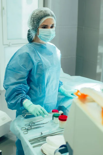 Woman Protective Uniform Operating Theatre Standing Patient — Stock Photo, Image