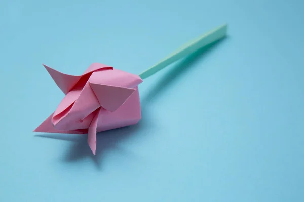 Hermoso Tulipán Origami Sobre Fondo Azul — Foto de Stock