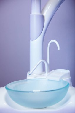Bir dişçi ofisinde lavabo