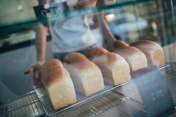 Свежеприготовленный Белый Хлеб Кастрюле — стоковое фото