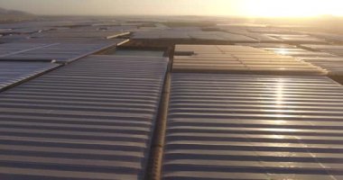 gün batımında seralar havadan görünümü