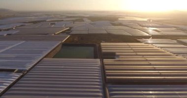 gün batımında seralar havadan görünümü