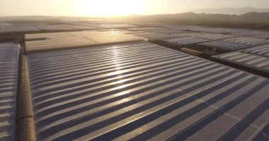 gün batımında seralar havadan görünümü