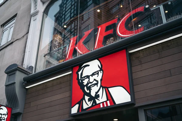London, UK - January 02, 2020: KFC fast food restaurant. Kentucky Fried Chicken (KFC) is the world's second largest restaurant chain with almost 20,000 locations globally. — Stock Photo, Image