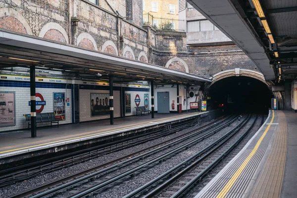 London, Storbritannien - 02 januari 2020: Tunnelbanestationen London. — Stockfoto