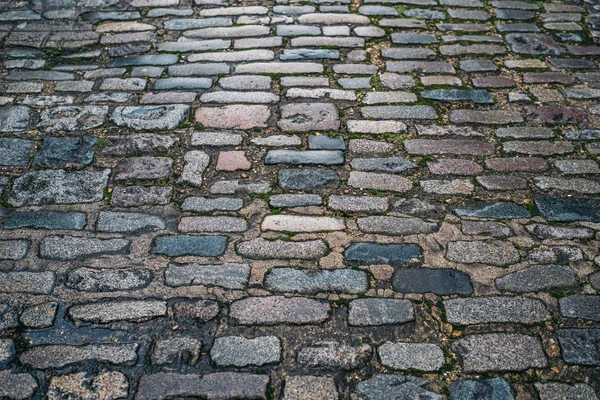 Abstracte achtergrond van oude kasseistrook of bakstenen vloer close-up. — Stockfoto