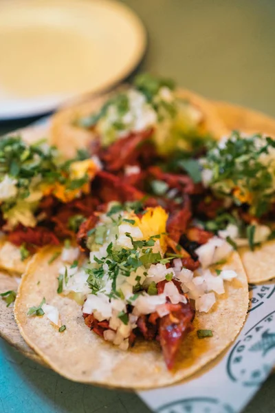 Auténticos tacos mexicanos al pastor — Foto de Stock