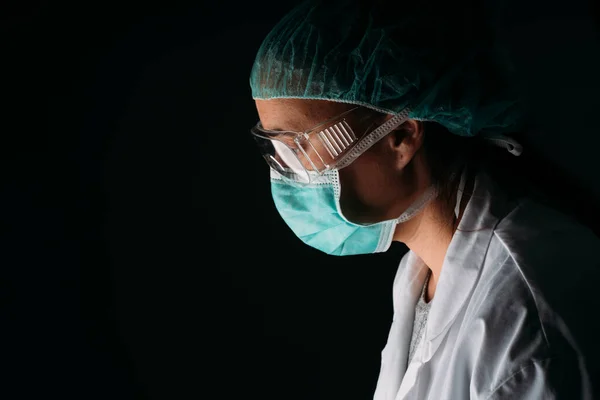 Close Side Female Doctor Wearing Medical Surgical Mask Glasses Cap — Stock Photo, Image