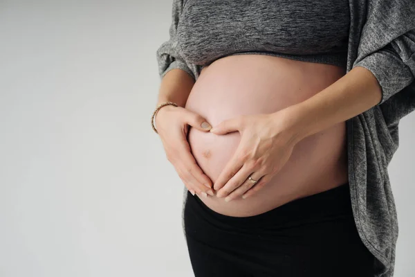 Ausgeschnittenes Bild Einer Schönen Schwangeren Frau Die Ihrem Zimmer Ein — Stockfoto