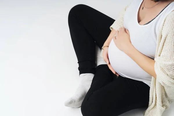 Ausschnittbild Einer Schönen Schwangeren Frau Die Ihren Bauch Beim Sport — Stockfoto