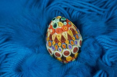 Mavi yün atkı easter egg