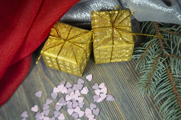 Festive Christmas background with golden gift — Stock Photo, Image