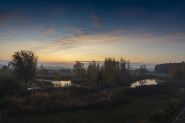 Early morning countryside misty landscape — Stock Photo, Image