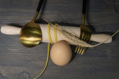 Yumurta malzemeli ev yapımı İtalyan makarnası.