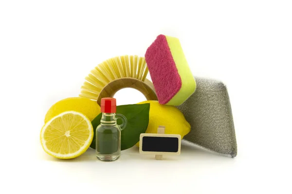 Limpieza del hogar medios y limones —  Fotos de Stock