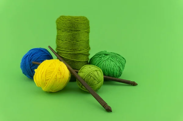 Green Blue Yellow Knitting Yarn Wool Colorful Green Background Knitting — Stock Photo, Image