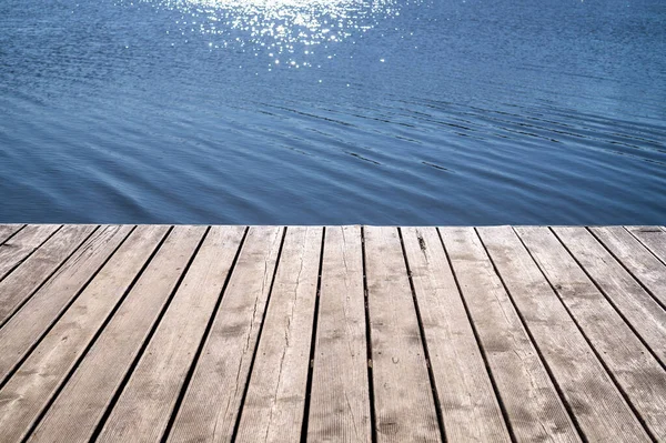 Trä Texturerade Brädor Brygga Och Reflektion Solen Vattnet Låg Vinkel — Stockfoto