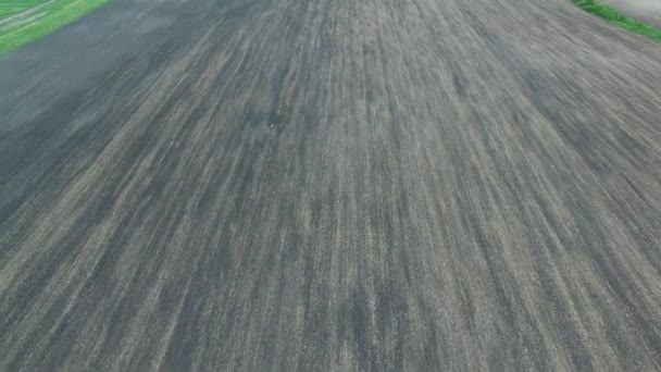 Texture du champ labouré, 4k vue aérienne du champ labouré préparé pour la plantation 