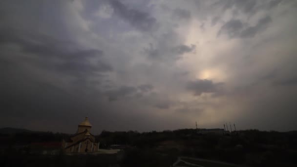 Lapso de tempo: belas nuvens multicoloridas estão flutuando no céu — Vídeo de Stock