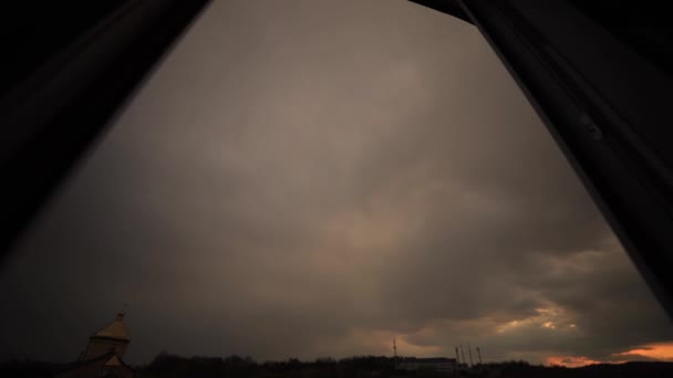 Verbazingwekkende time lapse: prachtige magische veelkleurige wolken zweven de hemel — Stockvideo