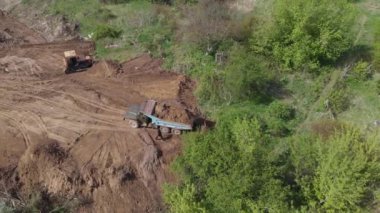 Bahşiş verenin havadan çekim alanı daha ileri inşaat sahasına boşaltması.