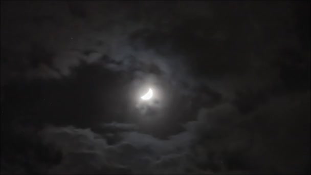 Lapso Tempo Lua Que Ilumina Através Das Nuvens Céu Escuro — Vídeo de Stock