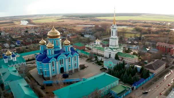 Vladimir Catedral da Natividade de Zadonsk da mãe do mosteiro de Deus, vídeo aéreo de uma visão de olho de pássaros — Vídeo de Stock