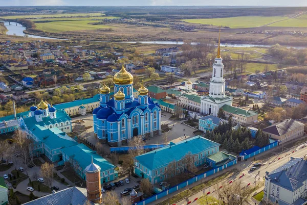 Vladimir Catedral de la Natividad de Zadonsk de la madre de Dios monasterio, fotografía aérea desde una vista de pájaro —  Fotos de Stock