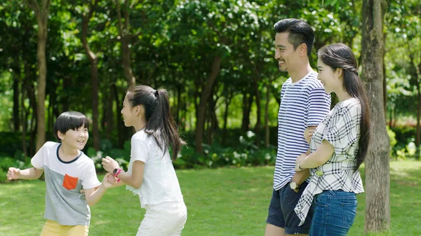 Asian Parents Smiling Looking Kids Playing Park Summer — Stock Photo, Image