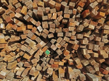 ahşap sopa yığını