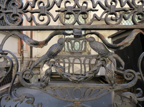 Cast iron gate with two birds — Stock Photo, Image