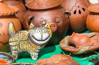 Doku, arka plan. Çanak çömlek. Tencere, yemekler ve diğer makaleler m