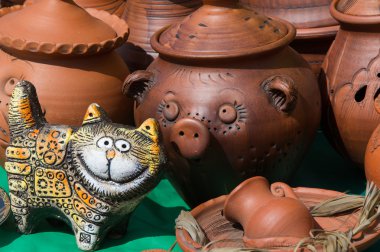 Doku, arka plan. Çanak çömlek. Tencere, yemekler ve diğer makaleler m