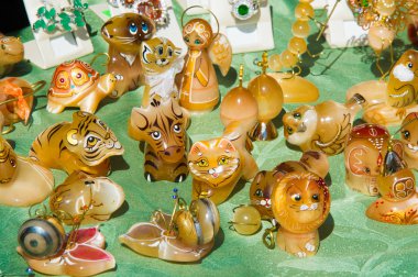 Selenit, saten spar, çöl gülü ve alçı çiçek