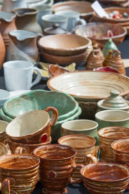 Doku, arka plan. Çanak çömlek. Tencere, yemekler ve diğer makaleler m