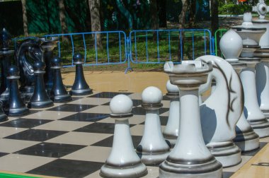 Doku, arka plan. Arka plan. Parkta satranç