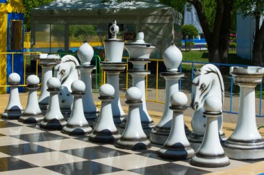 Doku, arka plan. Arka plan. Parkta satranç