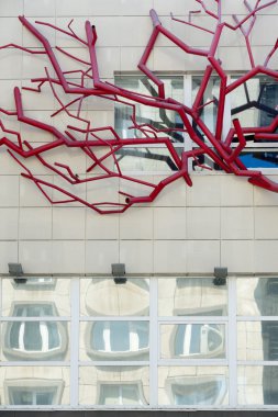 Doku, arka plan. Arka plan. Mimari ve ağaç tasvir binasında borular