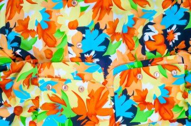 Kadın kazak. Kısa, genellikle belden yukarı, kadın giyim.