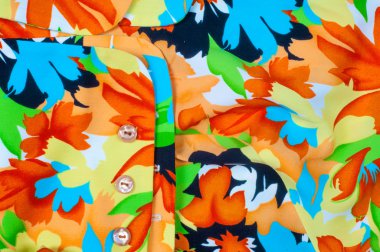 Kadın kazak. Kısa, genellikle belden yukarı, kadın giyim.