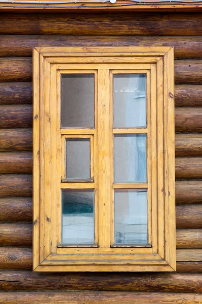 Tekstury, tła. okna drewniane, dom drewniany, dom z — Zdjęcie stockowe